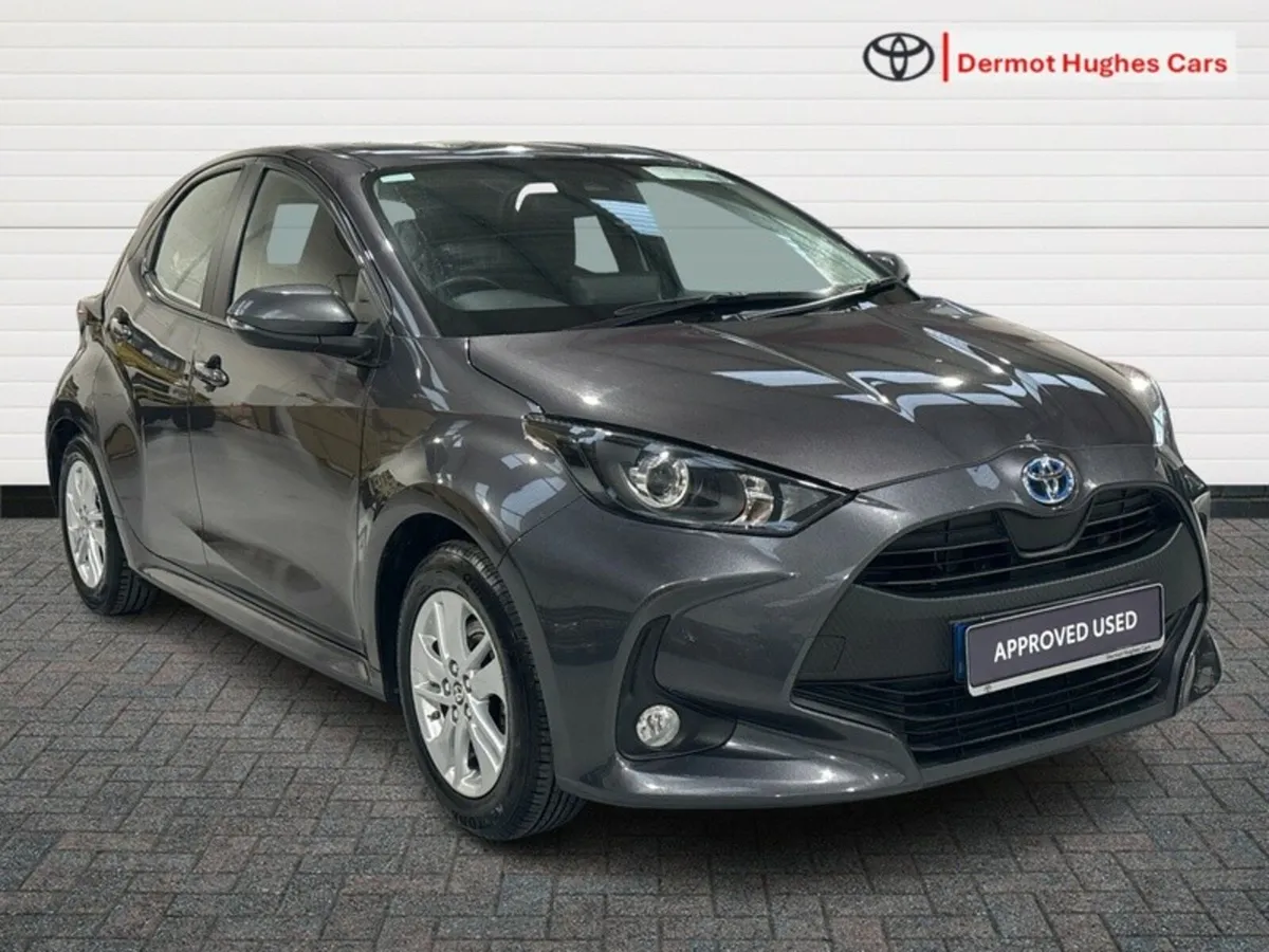 Toyota Yaris 1.5 HYBRID LUNA AUTO - Image 1