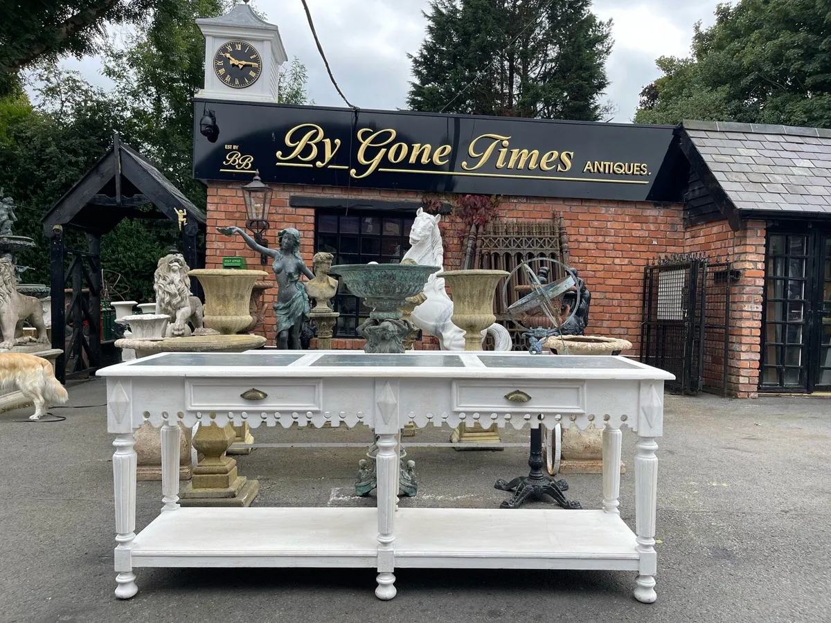 Stunning console table - Image 4