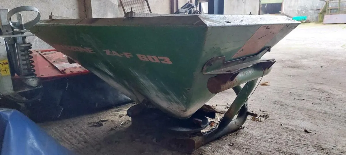 Amazone ZA-F 603 Fertiliser Spreader - Image 3
