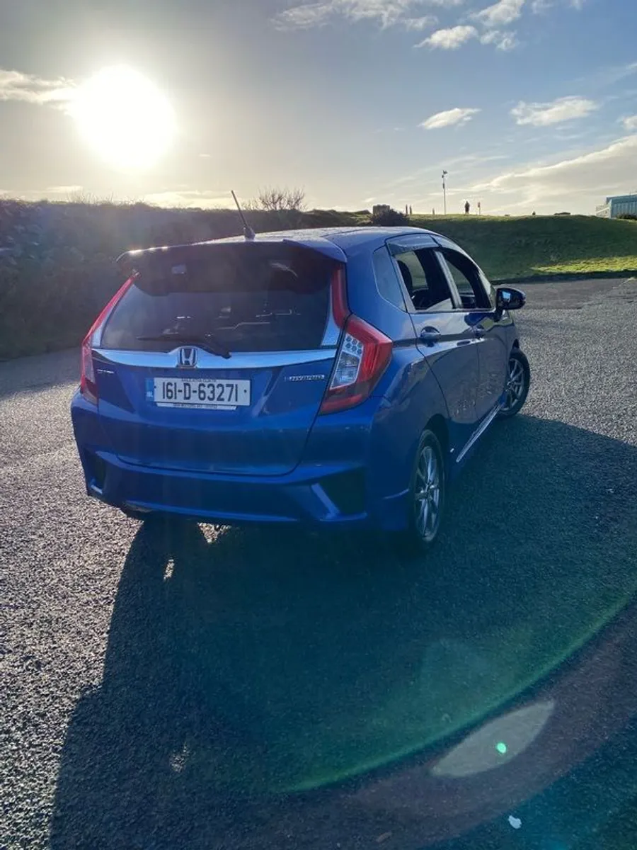 2016 Honda Fit, (Executor sale) Hybrid, Reverse Camera, Parking Sensors - Image 2