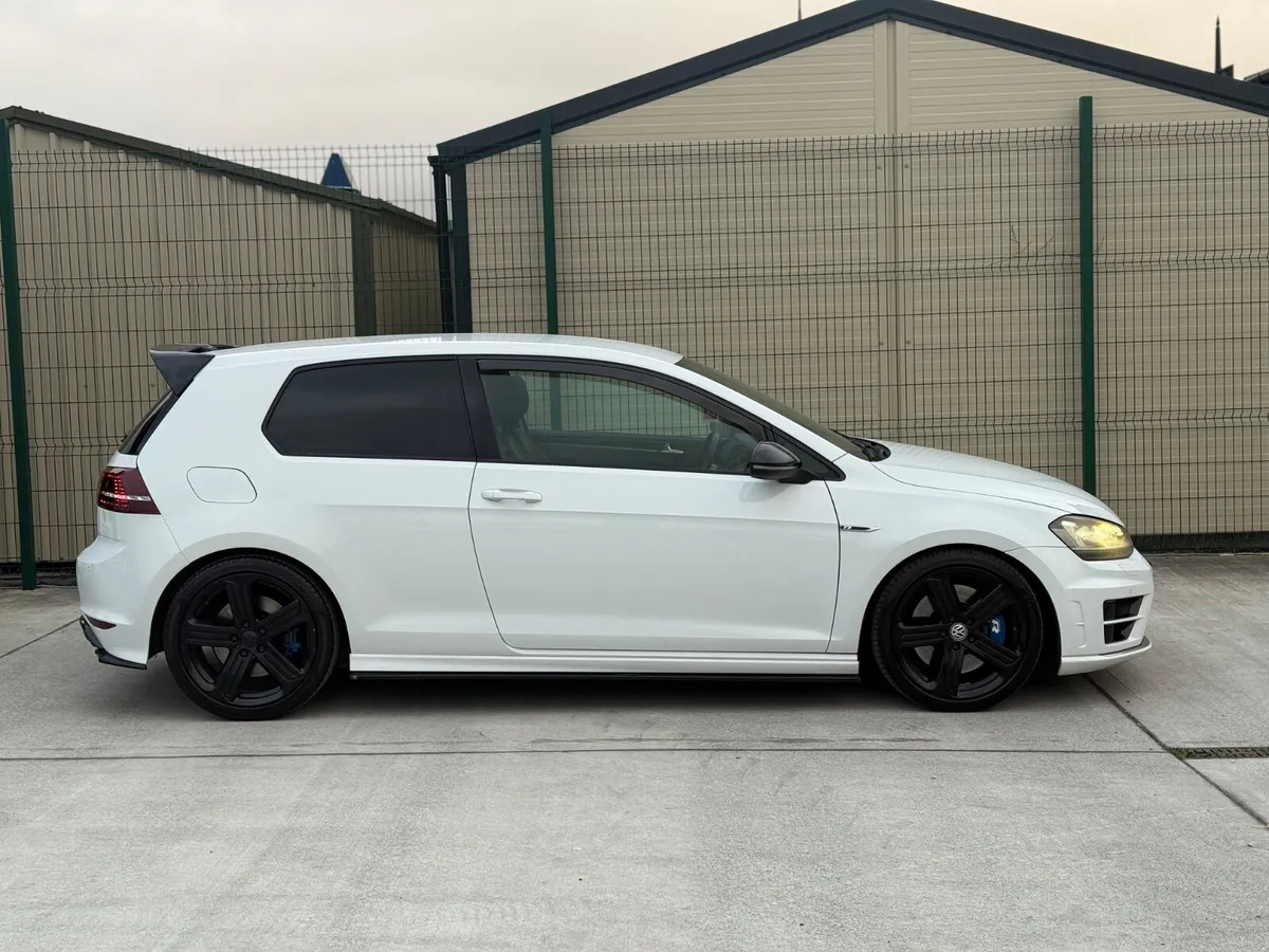 Vw GolfR 142 300bhp Manual - Image 3