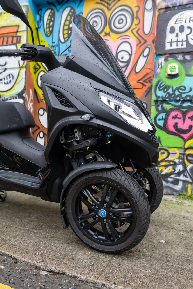 Piaggio MP3 300 - Image 2