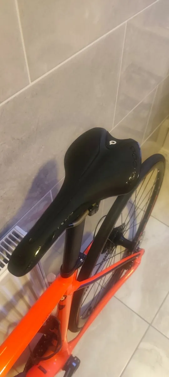 Specialized Allez Sprint Disc Road bike - Image 3