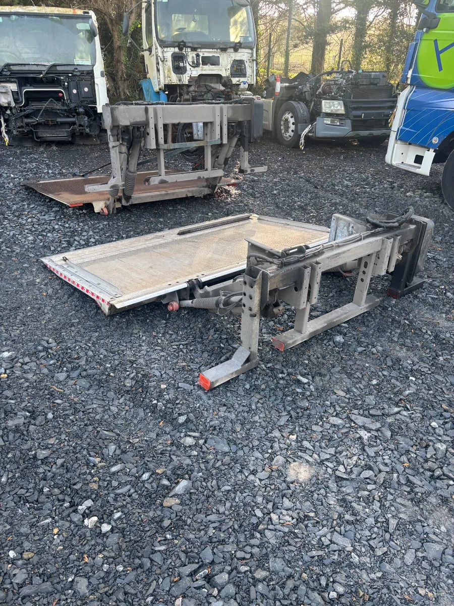 Tail-Lifts 2.5T (750 Each) - Image 1