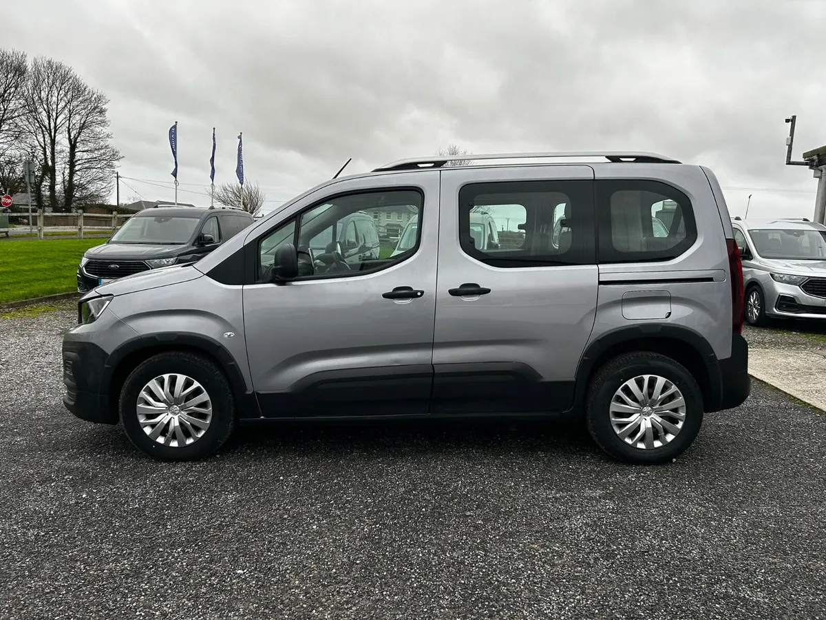 Wheelchair Car - Image 4