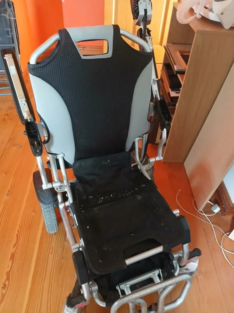 Foldable electric wheelchair - Image 2