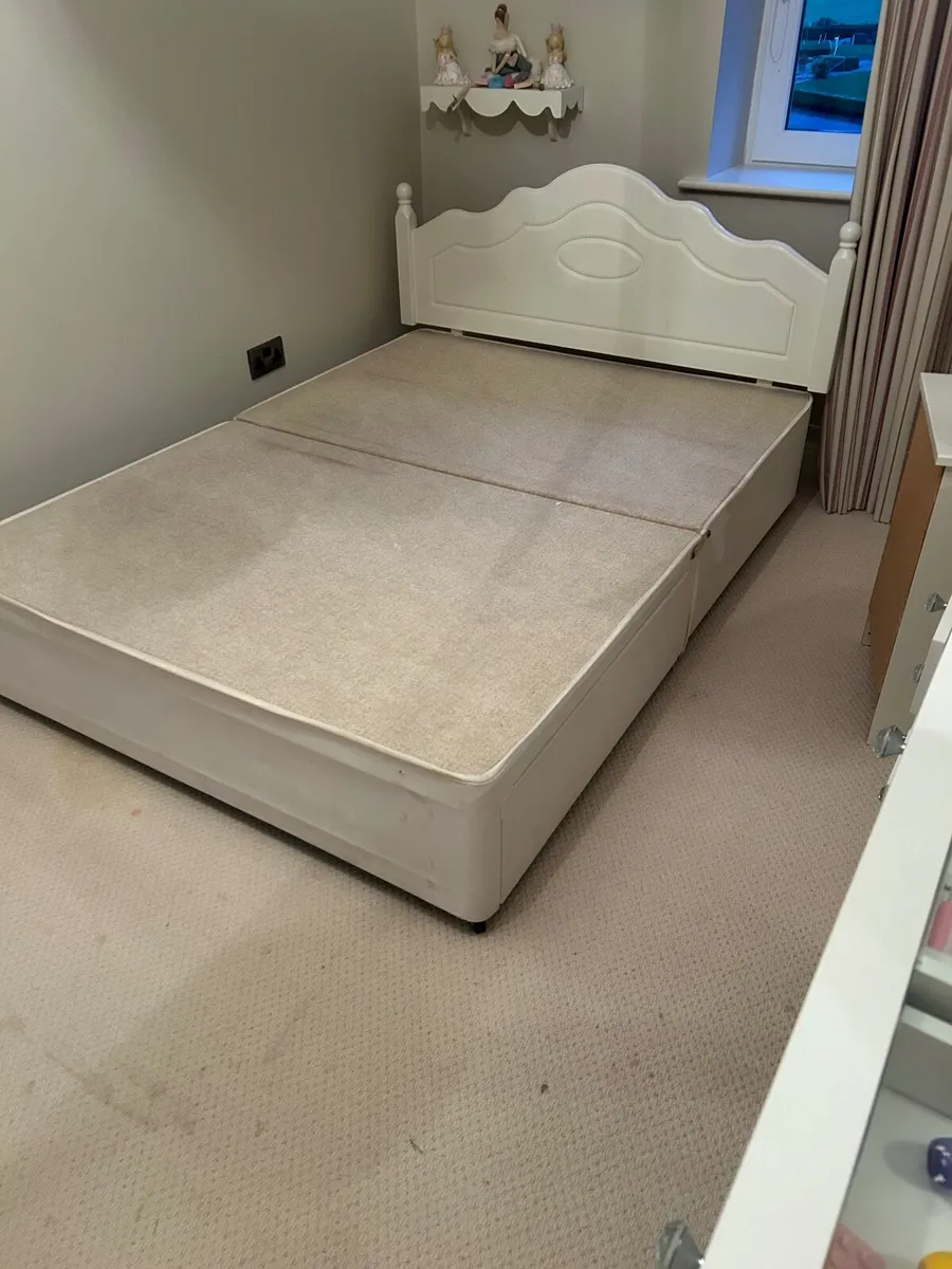 Double bed - Image 1