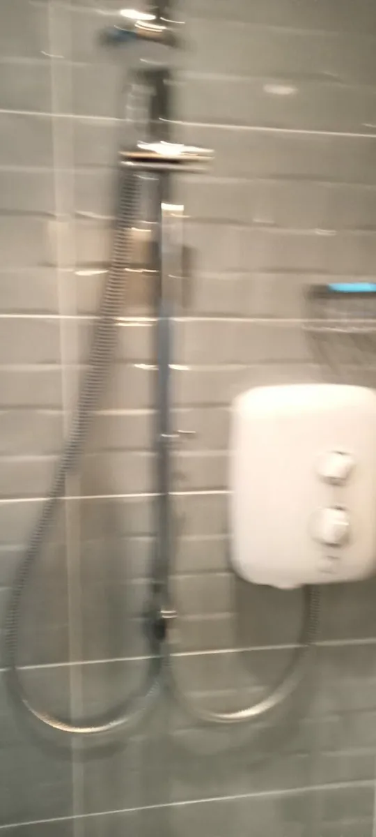 Bathroom suite - Image 3