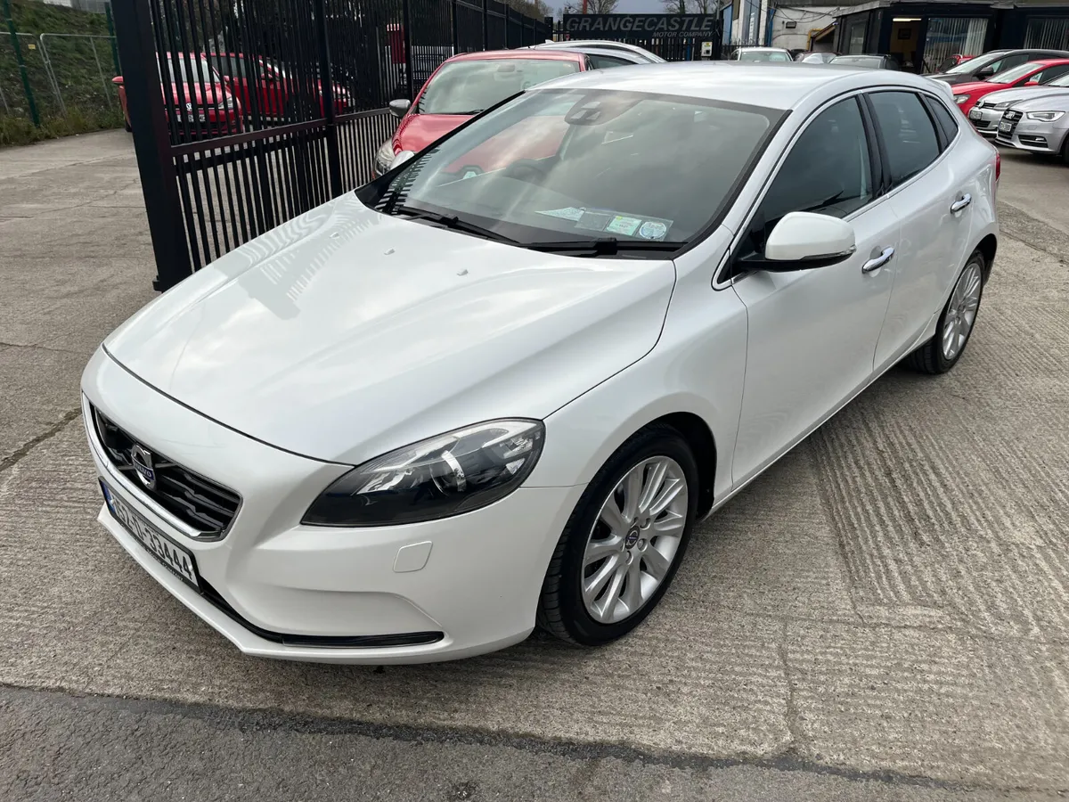 Volvo V40 2015, 1.6 5DR AUTOMATIC LOW KMS - Image 3
