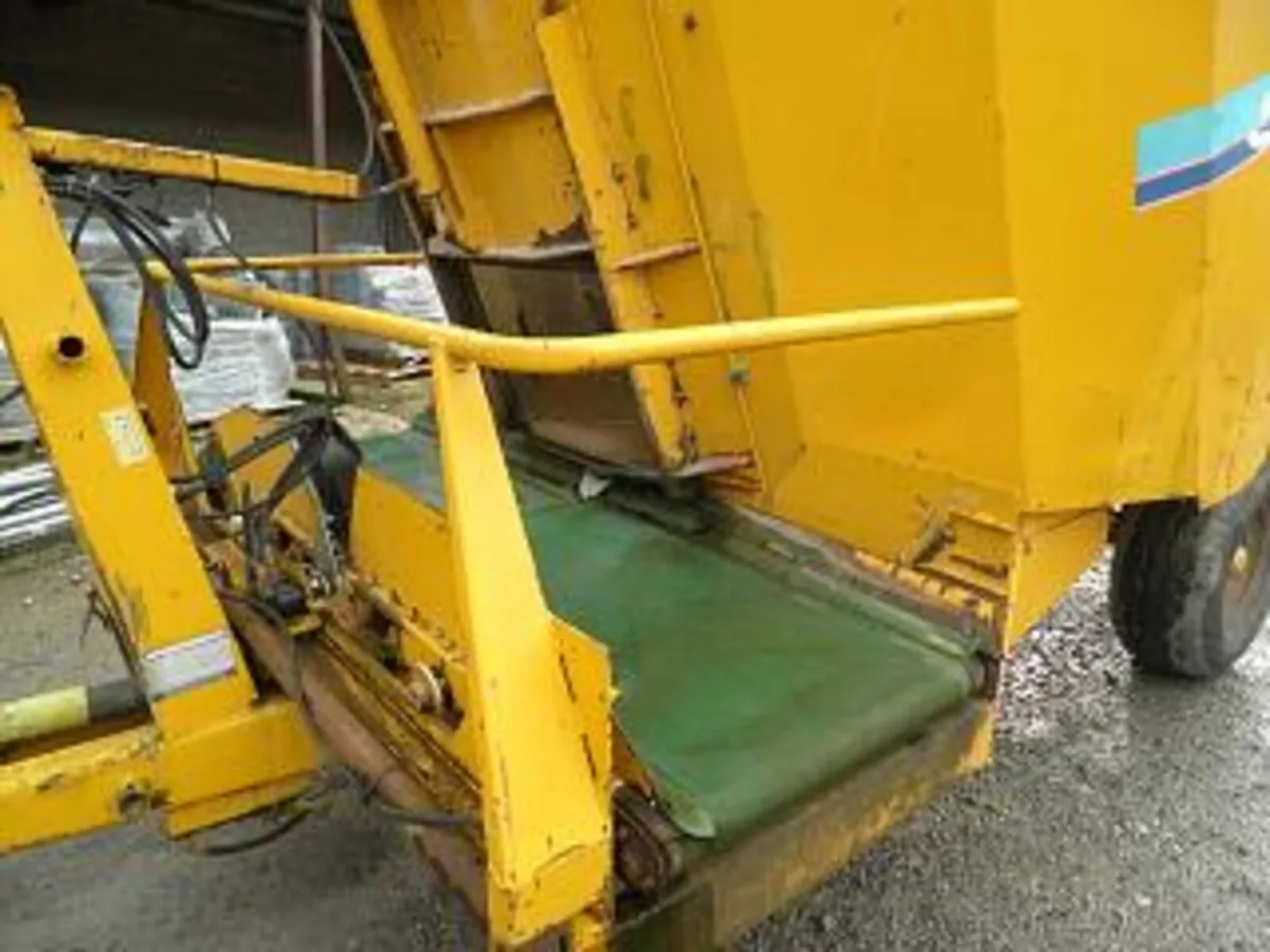 SHELBOURNE 8M TUB FEEDER, EX FARM CONDITION - Image 3