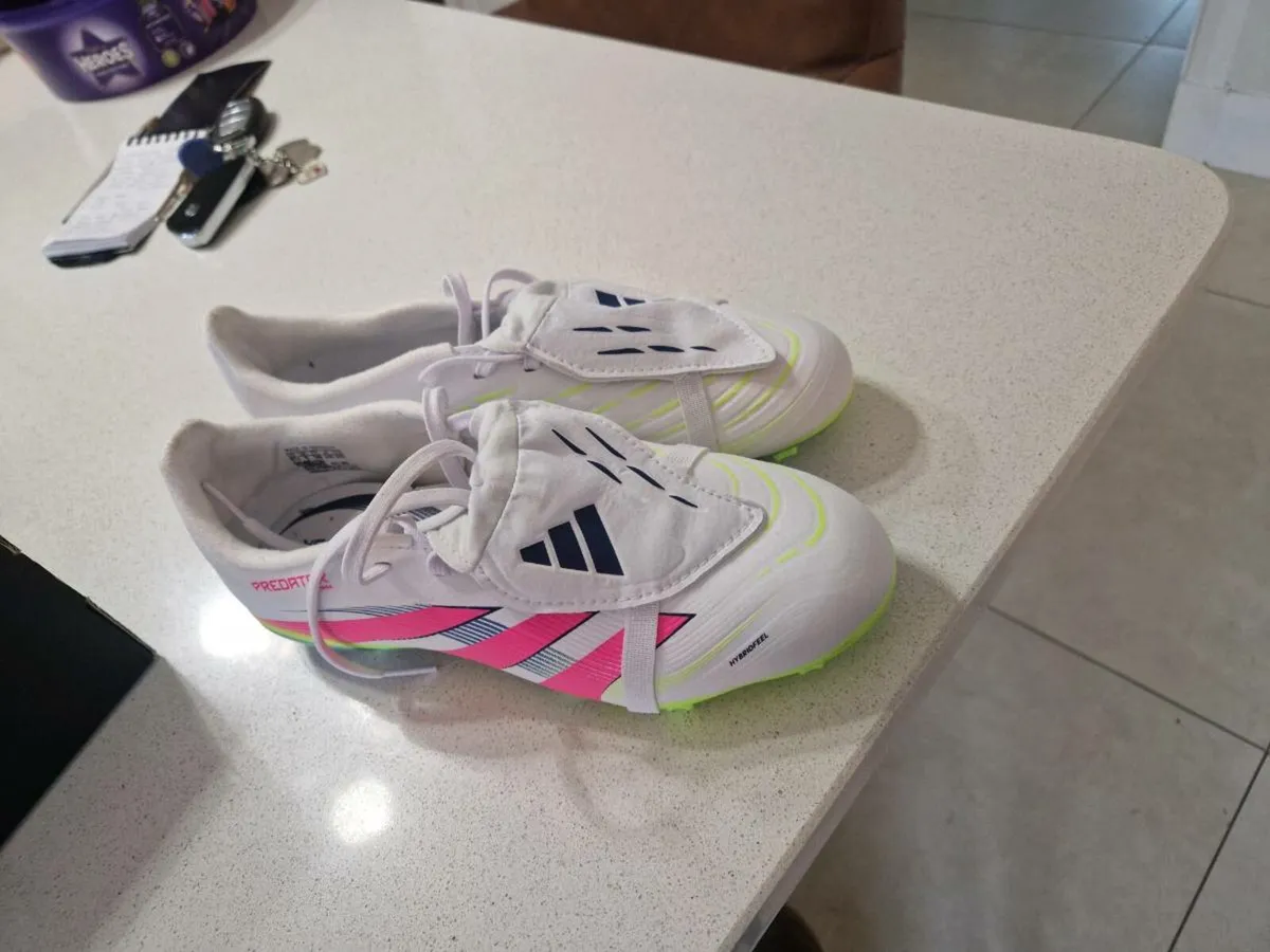 New Adidas Predator Kids football boots Size 5 - Image 1
