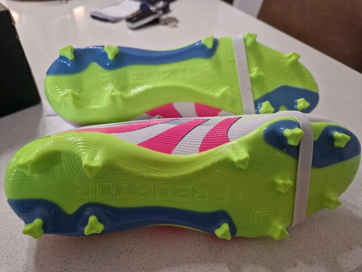New Adidas Predator Kids football boots Size 5 - Image 2