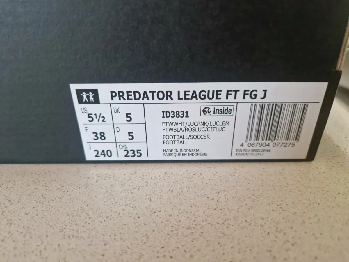 New Adidas Predator Kids football boots Size 5 - Image 3