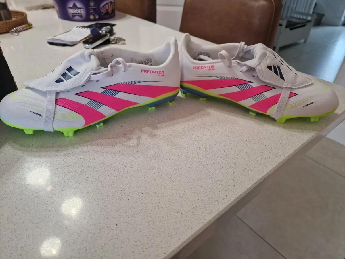 New Adidas Predator Kids football boots Size 5 - Image 4