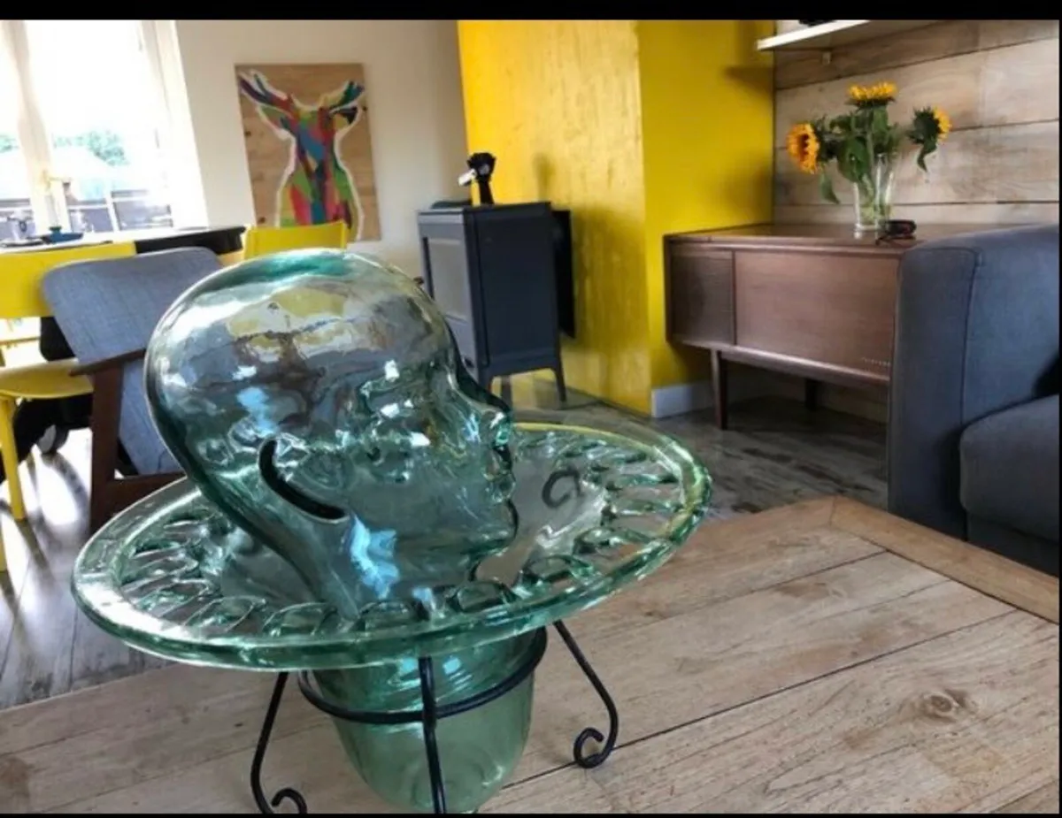Glass head - Image 1