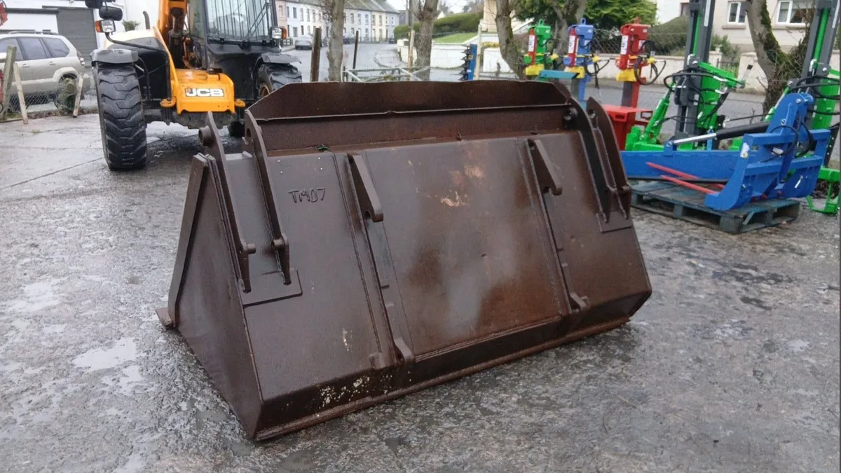 Loading shovel bucket - Image 1