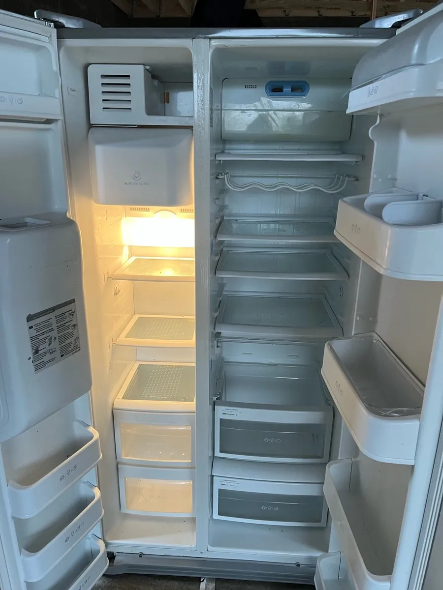 Lg digital fridge - Image 1