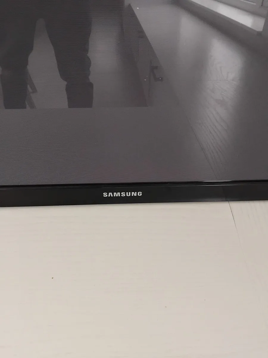 Samsung 43 inch - Image 4