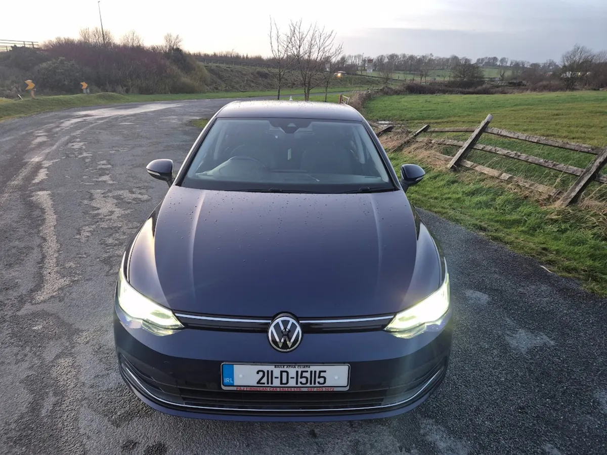 2021 Volkswagen Golf Style 2.0L TDI - Image 2