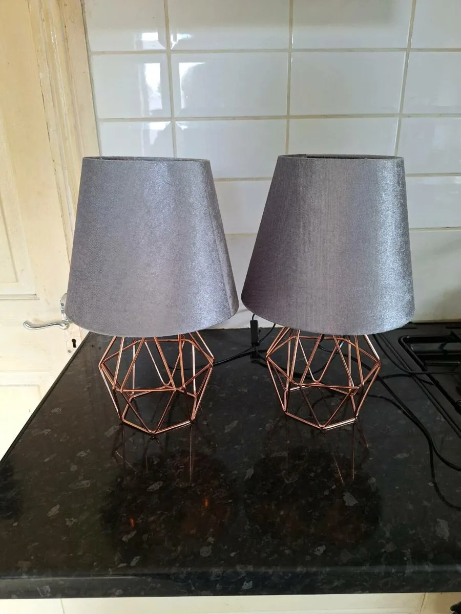 Beautiful pair of modern gold table lamps - Image 3