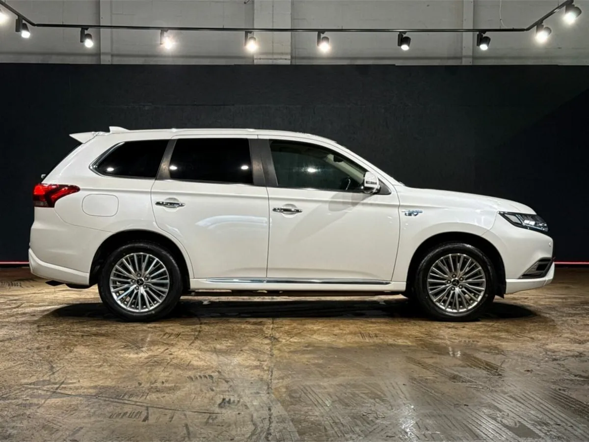 Mitsubishi Outlander 2.4L PHEV AUTOMATIC - HALF BL - Image 3