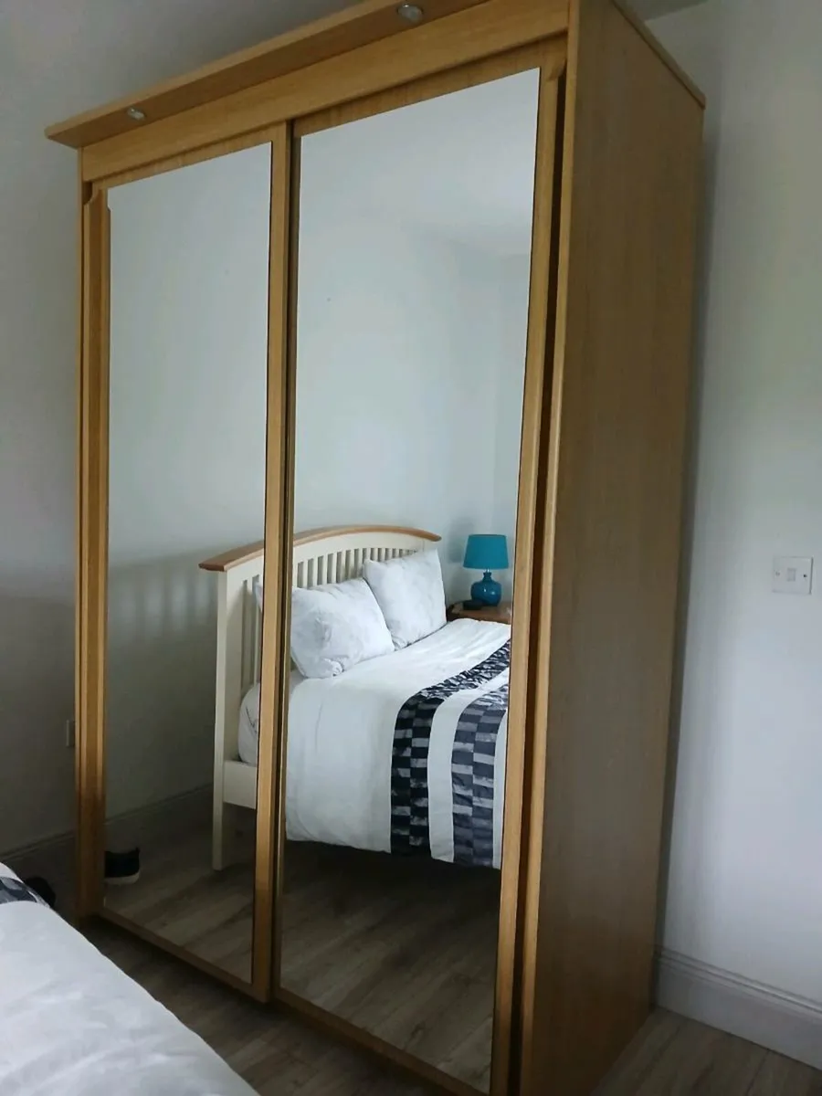 Slide robe - Image 1