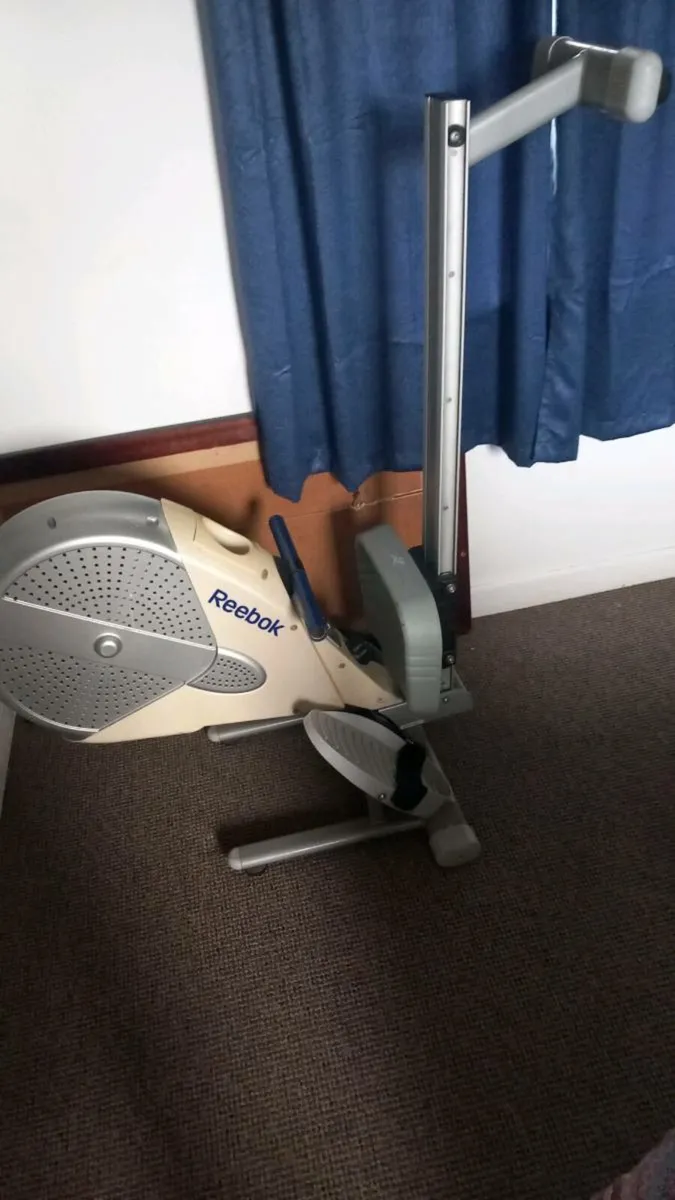 Rowing machine - Image 1