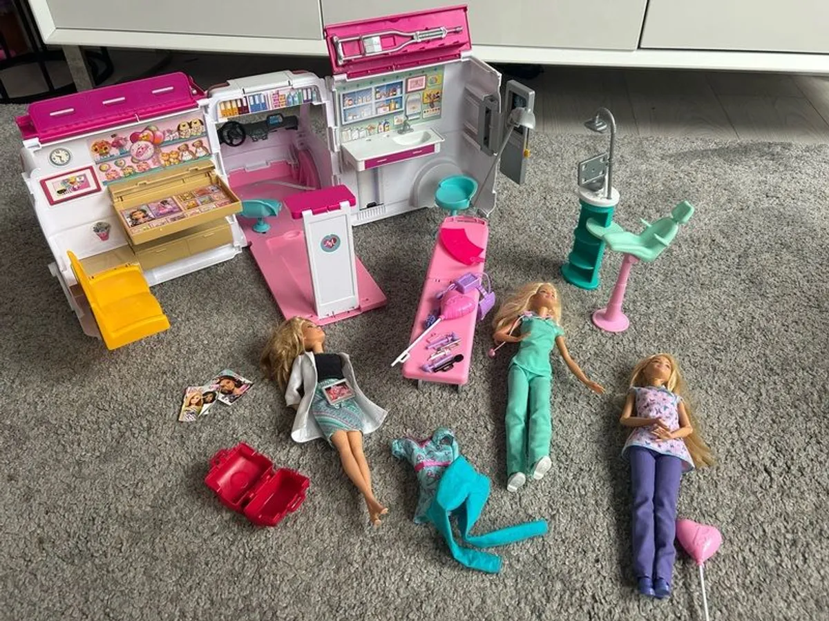 Barbie Ambulance - Image 1