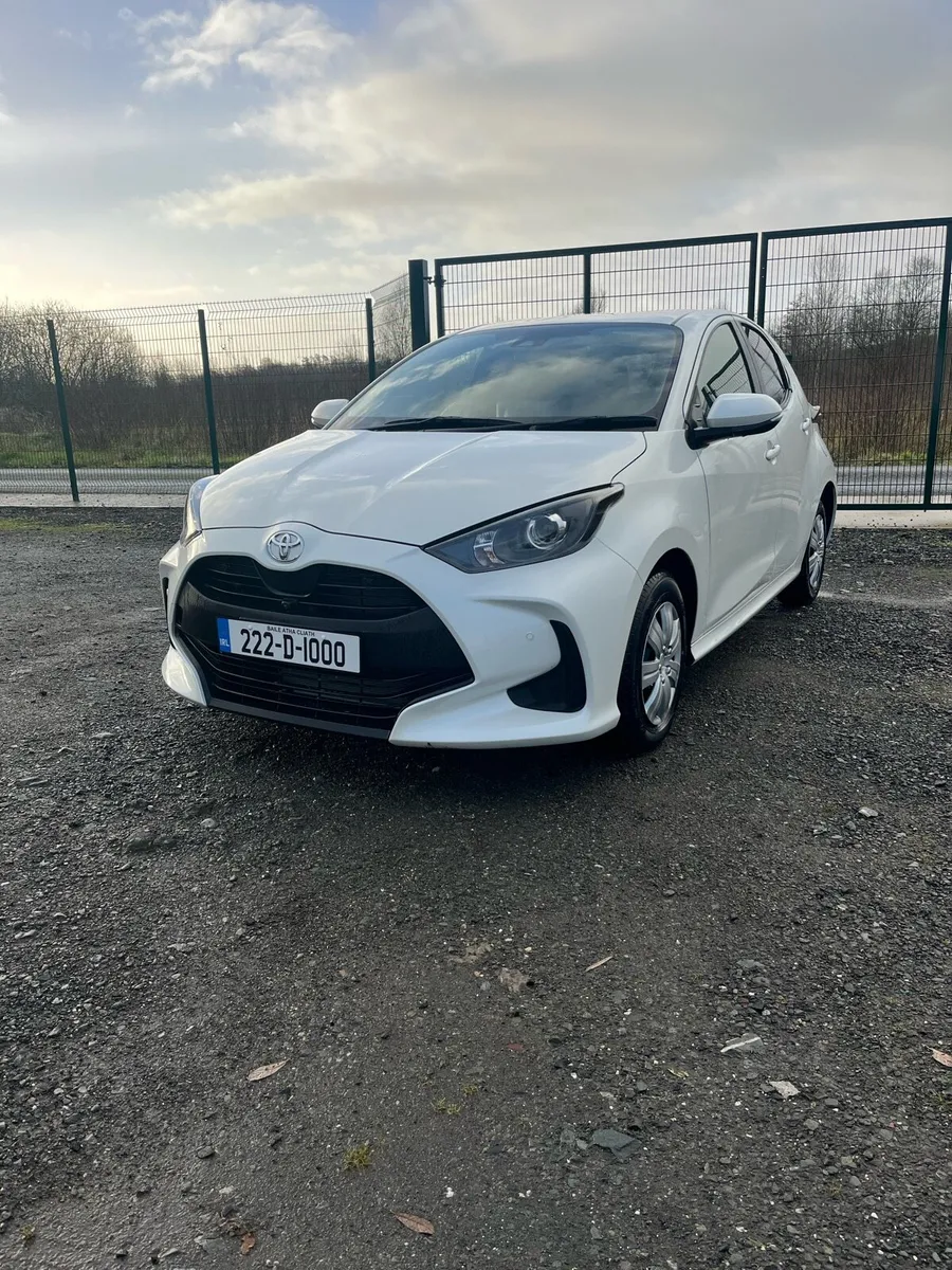 2022 TOYOTA YARIS AUTO LOW KMS - Image 3