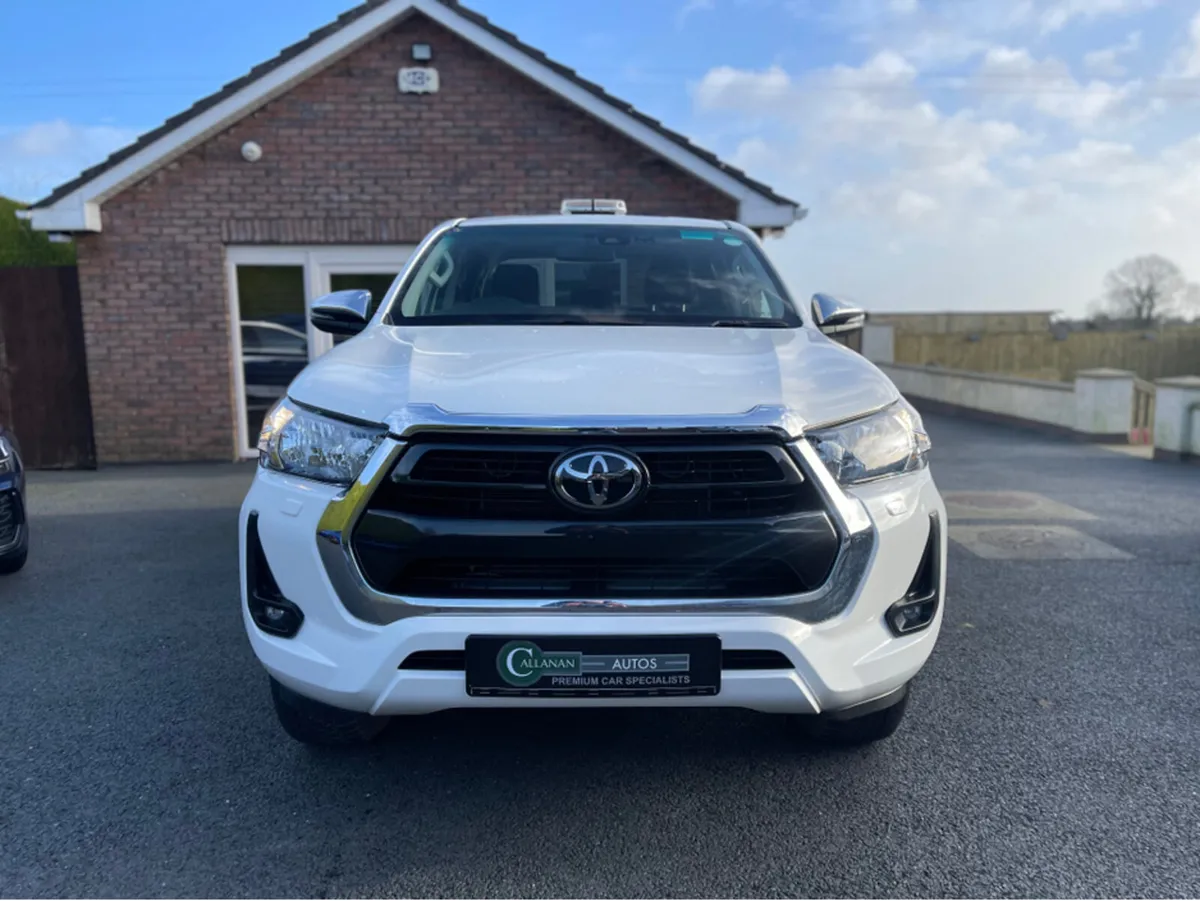 Toyota Hilux ICON D-4D 4WD DCB***LOW MILES***PREMI - Image 4