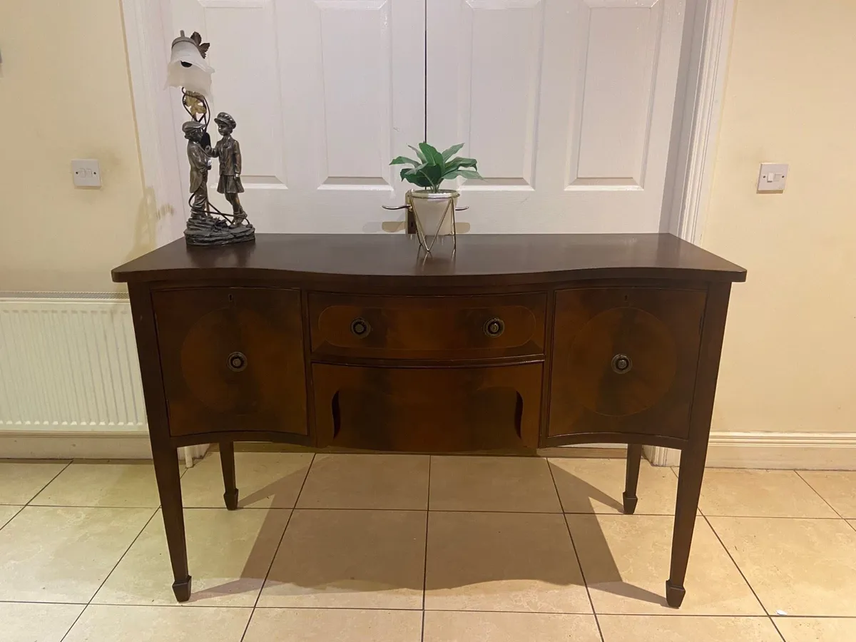 Antique Georgian style bow front sideboard - Image 2