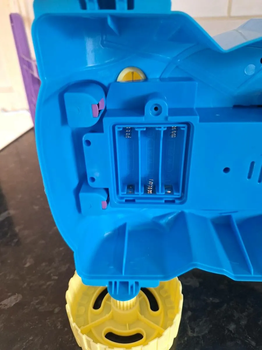 Baby's battery operated lawnmower - Image 2