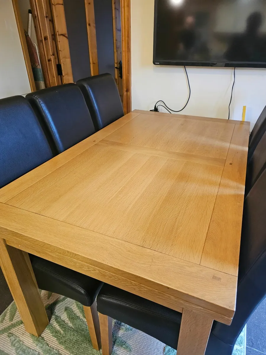 Oak Extendable Dining Table / x6 Faux Leather Chai - Image 1