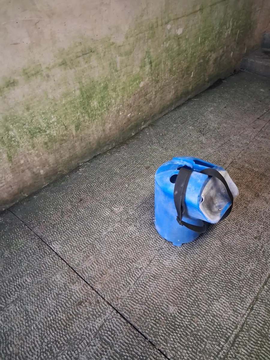 Cubicle lime spreder - Image 1