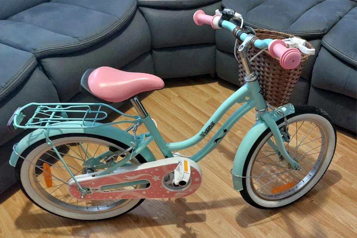 18" kids bike with basket - Image 1