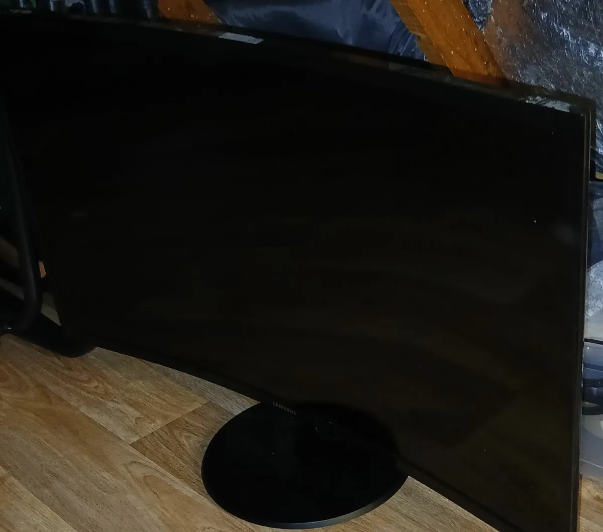 Samsung 32'' Curved Smart TV - Image 2