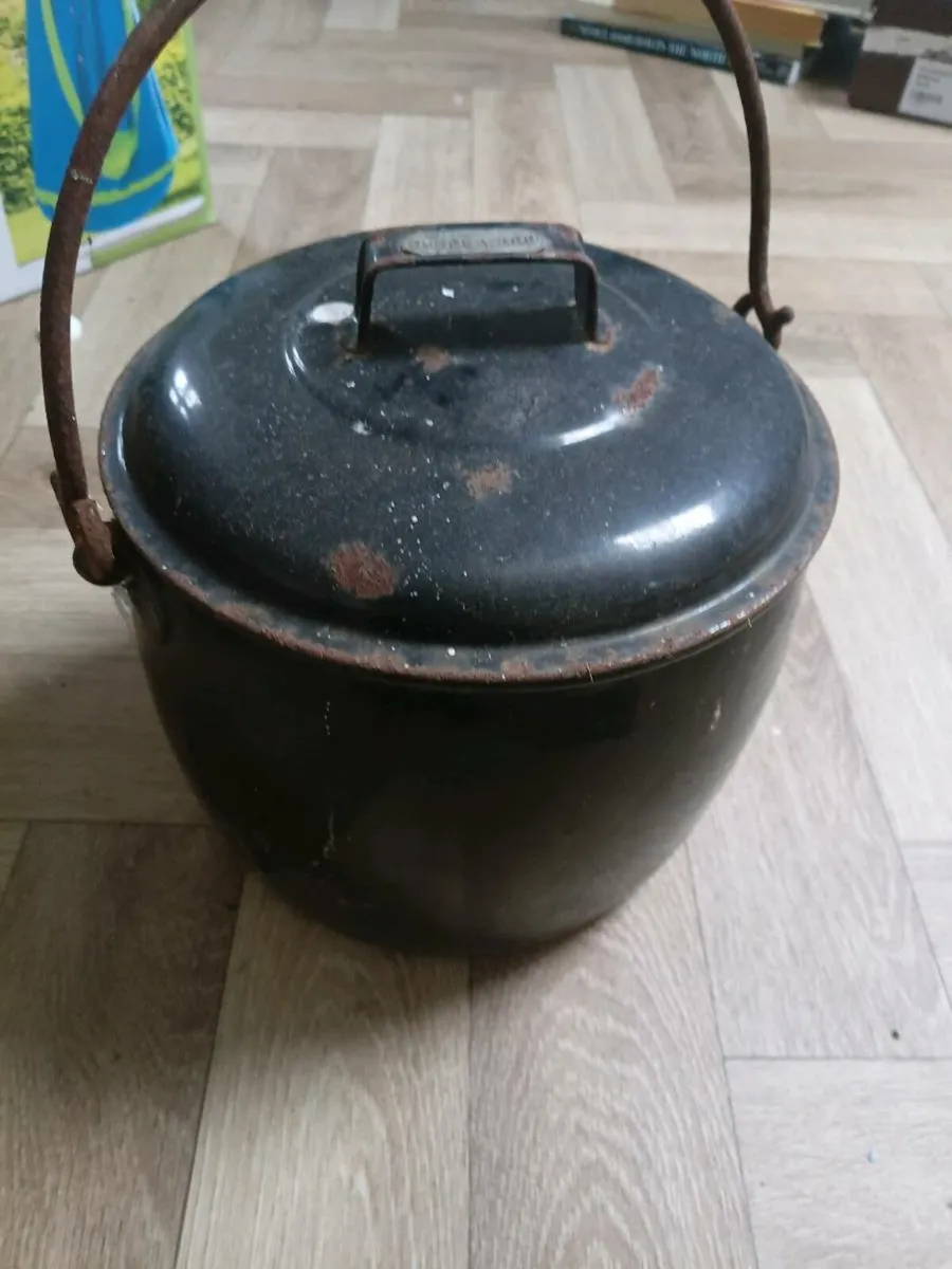 Judgeware pot with lid - Image 1