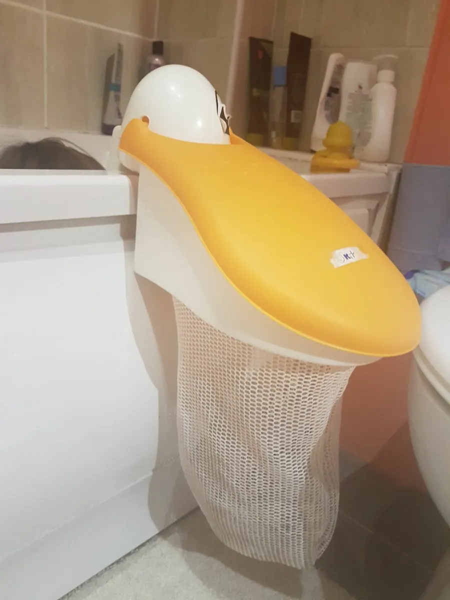 pelican style bath toy container not much used - Image 3