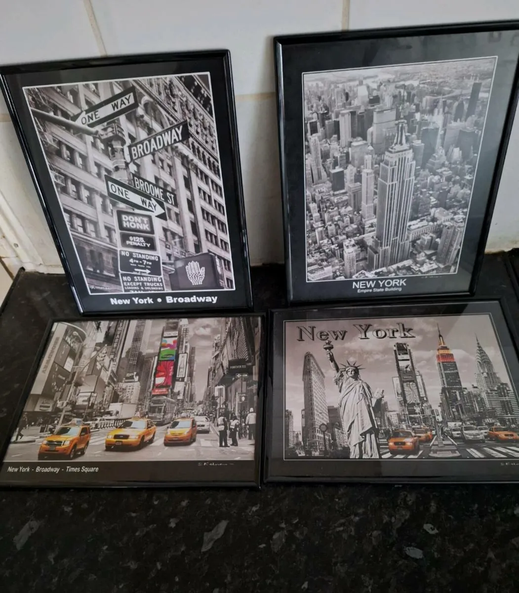 Four small framed prints of New York see size - Image 1