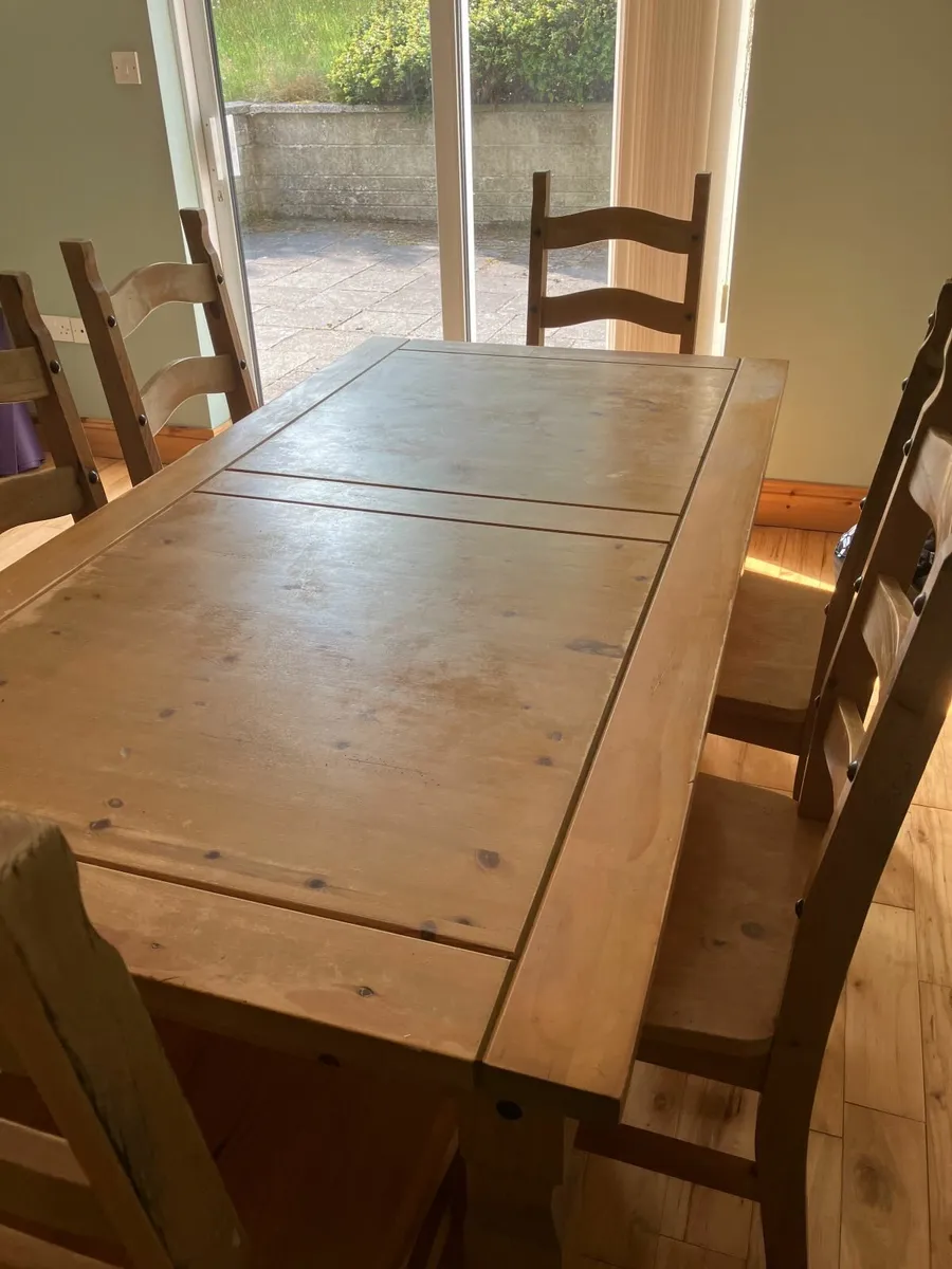 Dining table and 6 chairs - Image 1