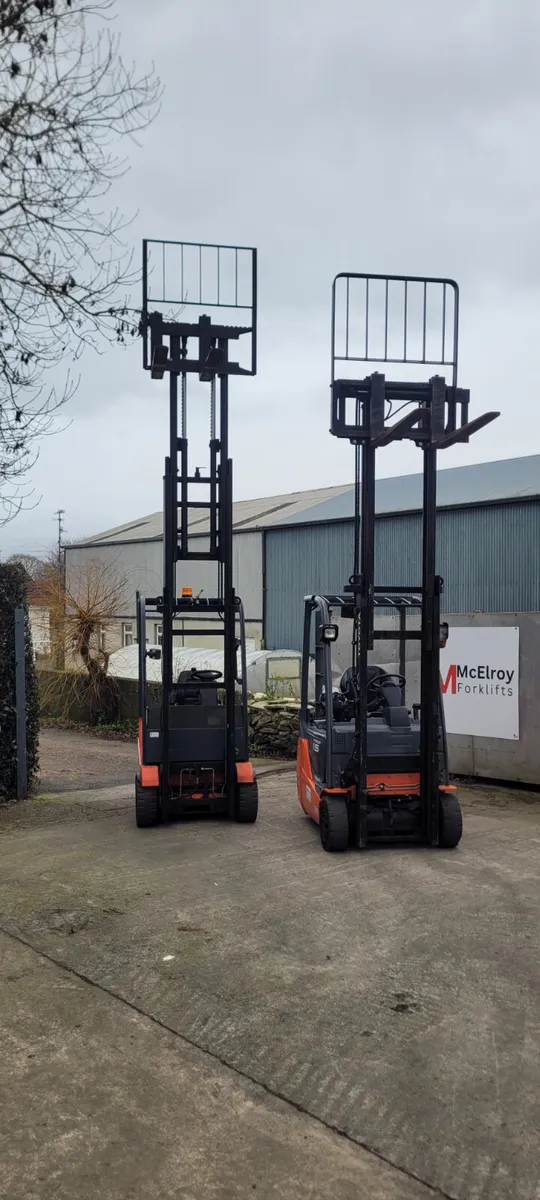 3 wheeler electric forklift - Image 2