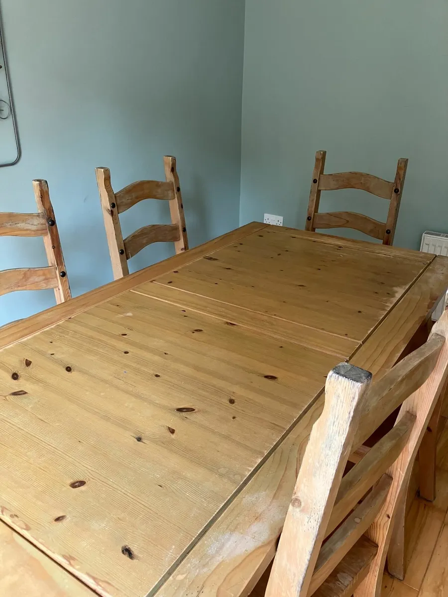 Dining table and 6 chairs - Image 3