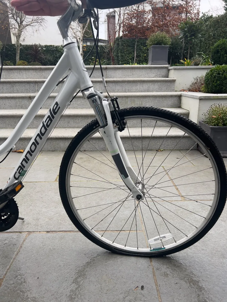 Cannondale Adventure 3 Tall hybrid bike - Like New - Image 2