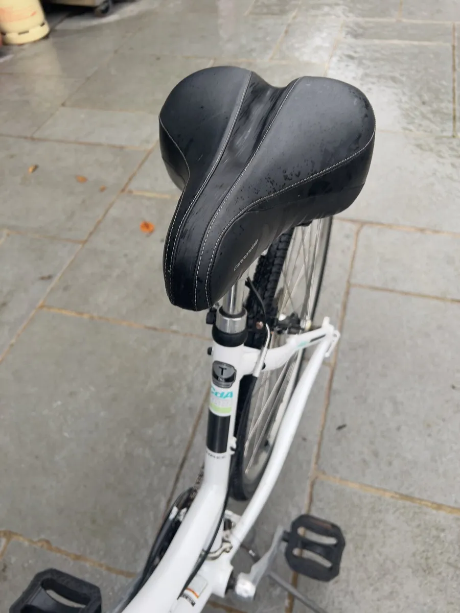 Cannondale Adventure 3 Tall hybrid bike - Like New - Image 3