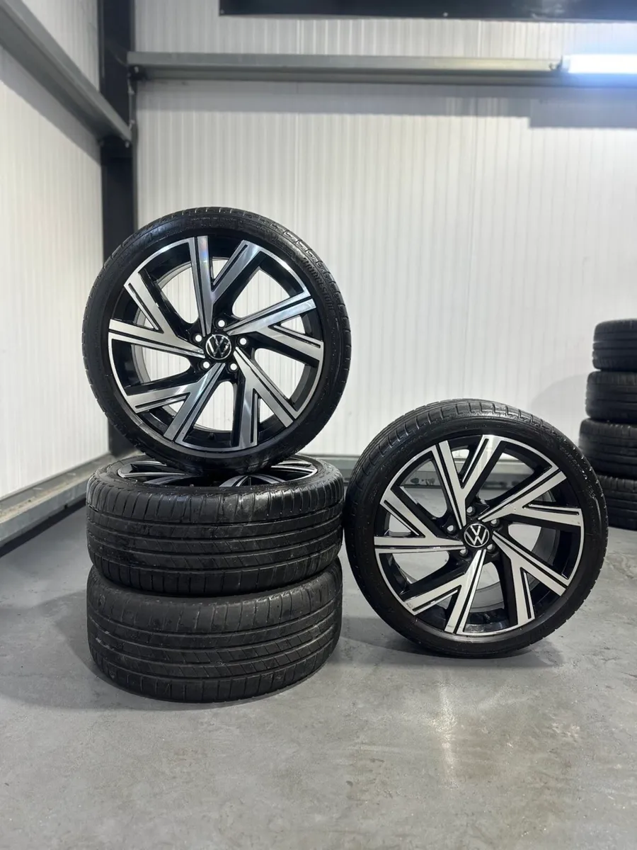 Genuine Volkswagen Golf R Line 18” Alloys and Tyre - Image 1
