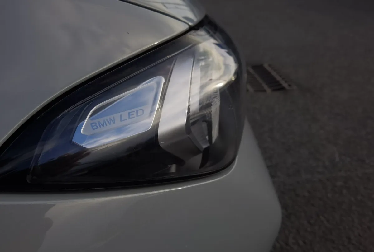 BMW 3 SERIES 330E M SPORT AUTO **HARMON/KARDON** - Image 4