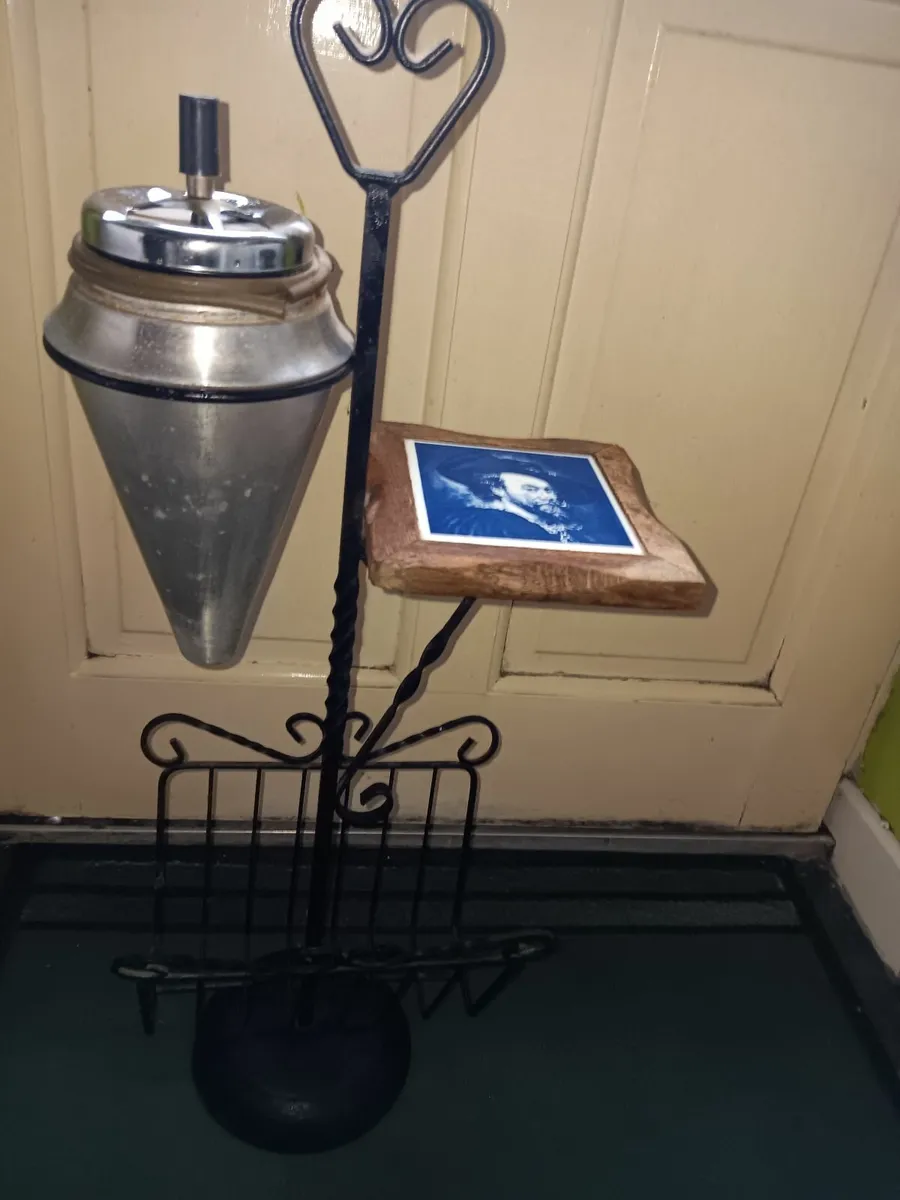 Cast iron stand - Image 1