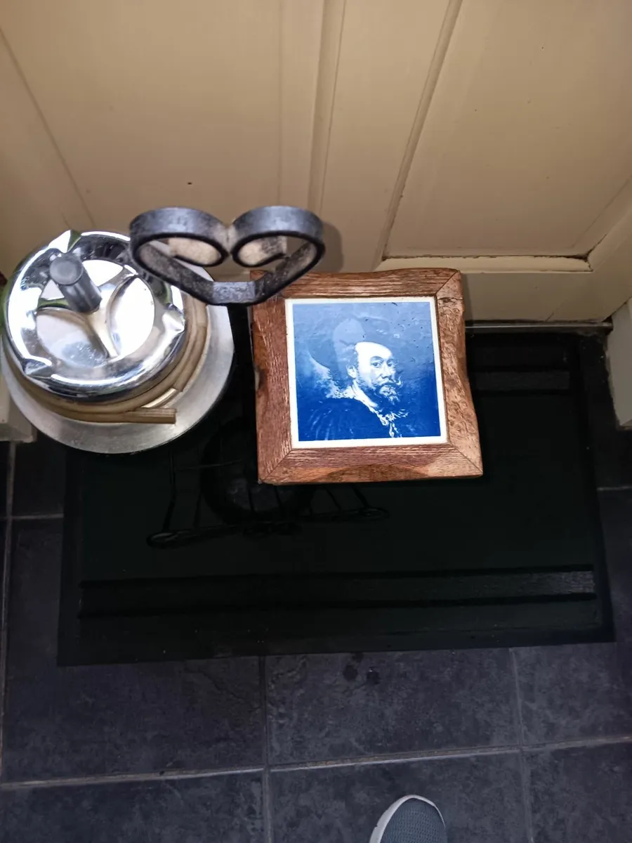 Cast iron stand - Image 3