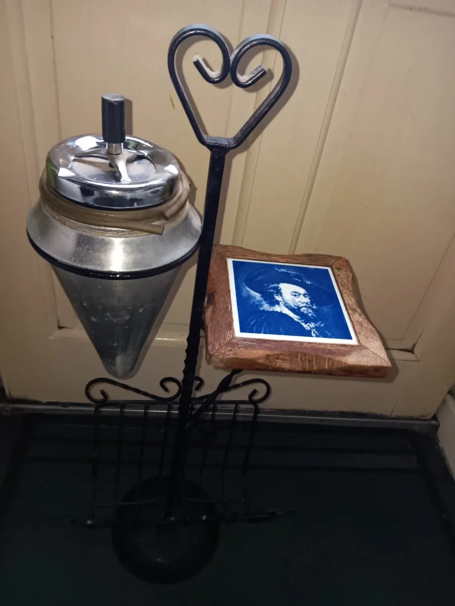 Cast iron stand - Image 4