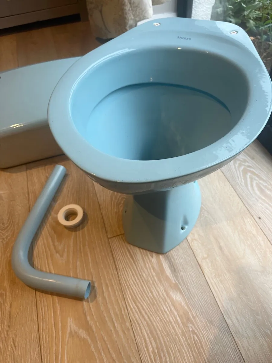 Vintage Shires Sky Blue toilet and pedastle sink - Image 3